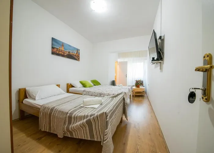 Riviera, Отель Стариград-Пакленица